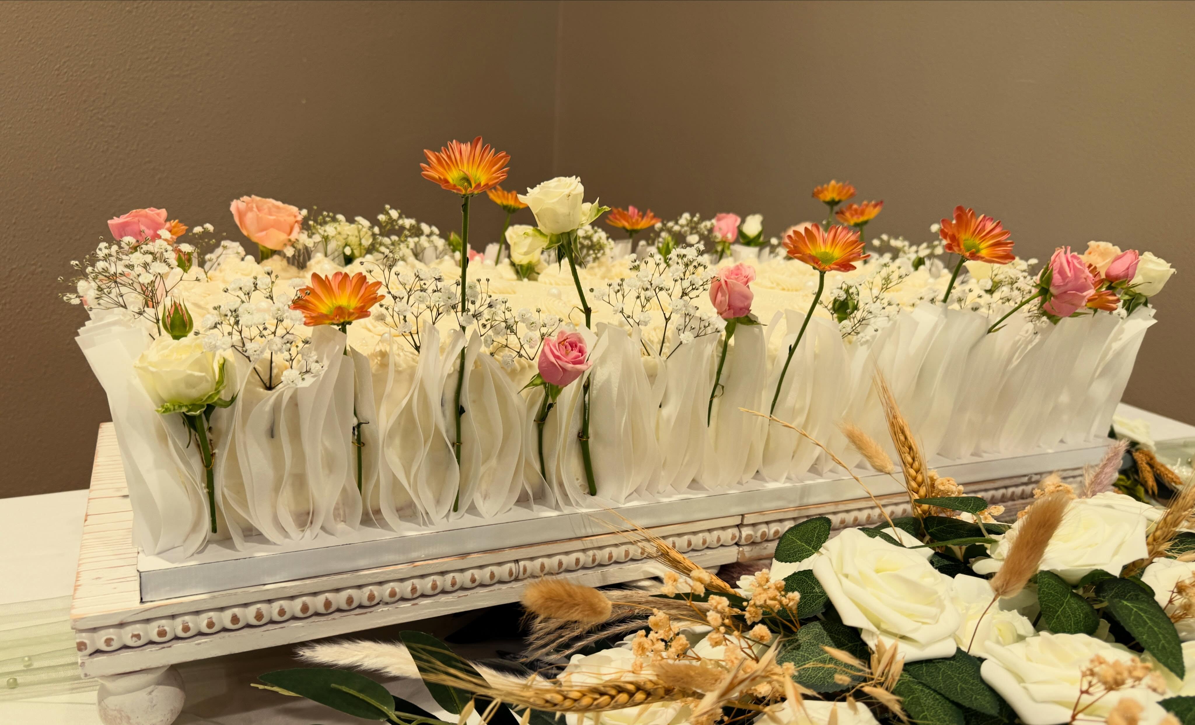 Where flowers bloom, love grows -cake @talieh_rashidi So grateful for your trust!